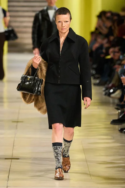 Look 17